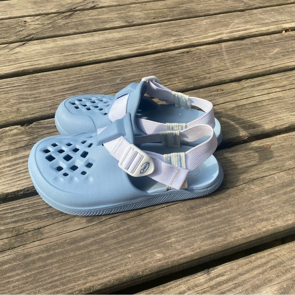 Woman’s size 5, blue Chacos Chillos Clogs sandals